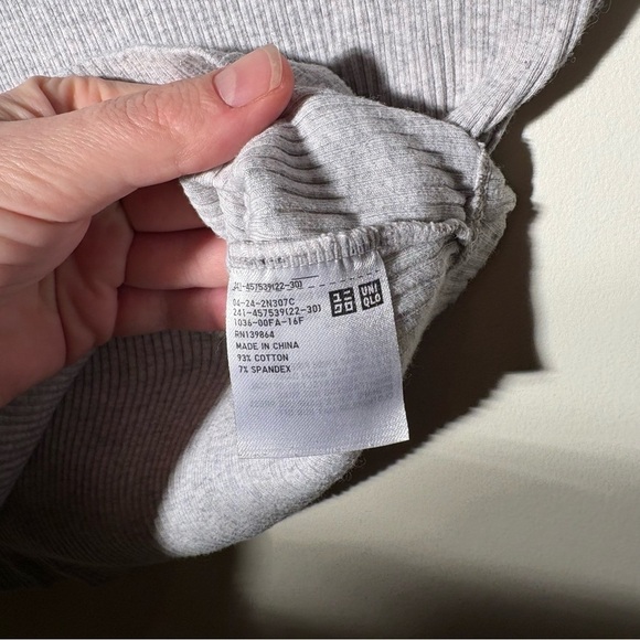 Uniqlo Gray Ribbed Crop Top Tee - Picture 6 of 7